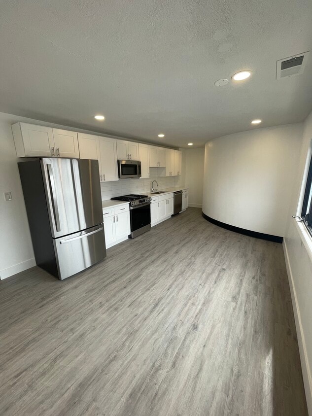 Photo - 5356 W Belmont Ave (Chicago, IL)