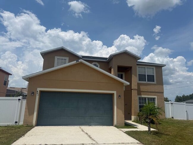 Building Photo - Beautiful and Spacious Home in Poinciana