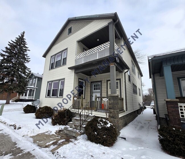 Building Photo - Spacious 2 bedroom Duplex!!!