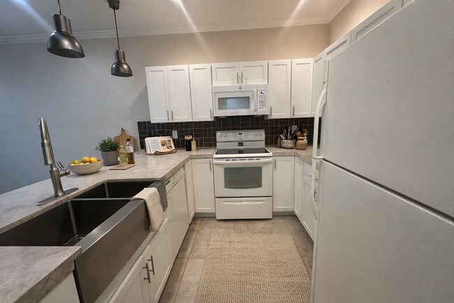 Photo - Large 1 Bedroom 1 Bath for rent at Villa Europa in UTC area Unit 1