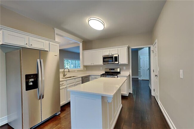 Photo - 660 Alstonefield Dr