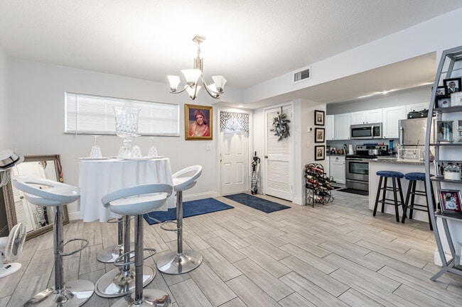 Building Photo - 8911 S Hollybrook Blvd Unit 306