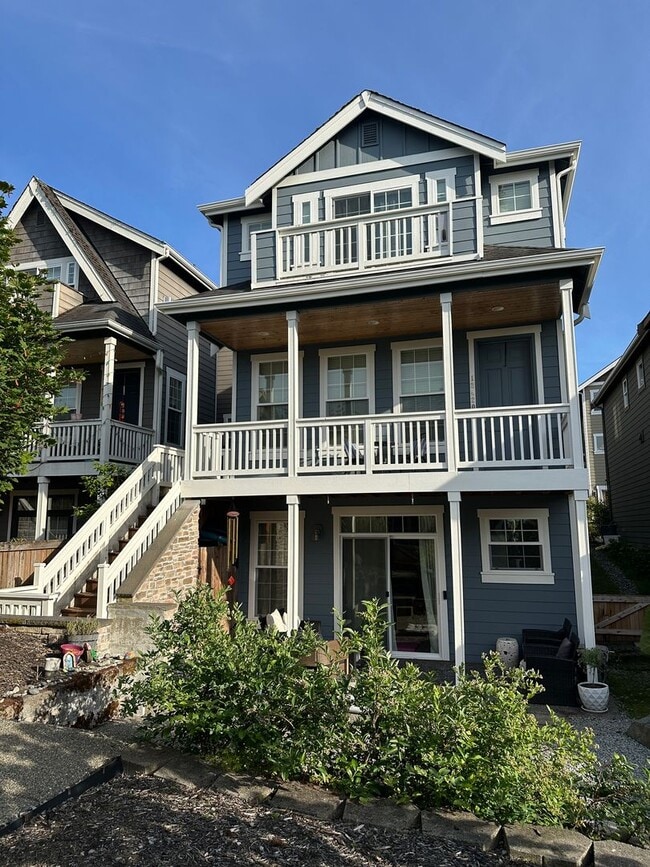 Stunning Trilevel home Woodinville! - Stunning Trilevel home Woodinville!
