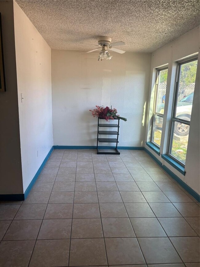 Building Photo - 7926 Mullen Dr Unit 1