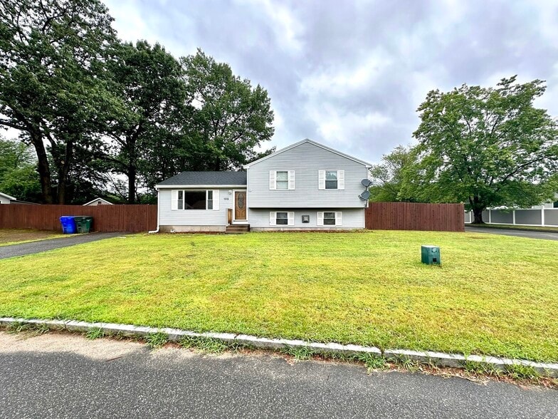 102 Starling Rd
