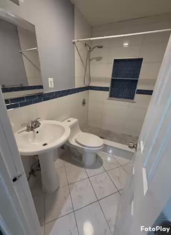 Photo - 1011 Flora St