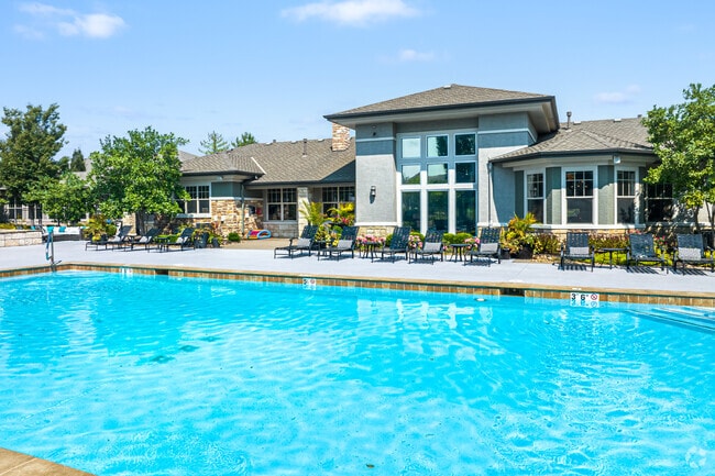¡Piscina al aire libre