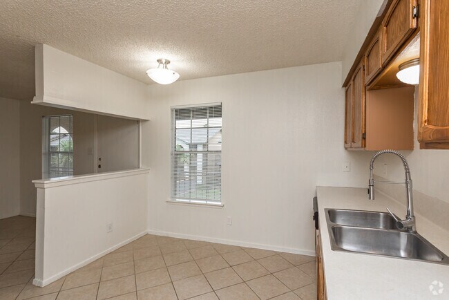 1BR, 1BA - 660SF Kitchen Dining