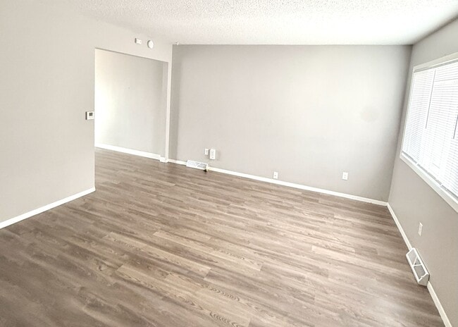 Photo - 5438 N Division St