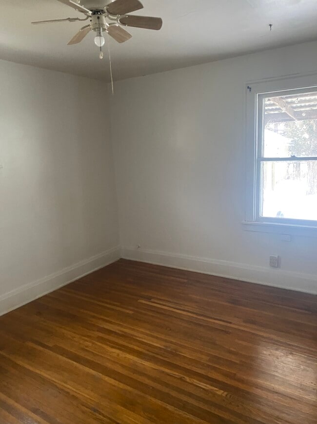 Photo - 470 Winspear Ave Unidad 1st floor