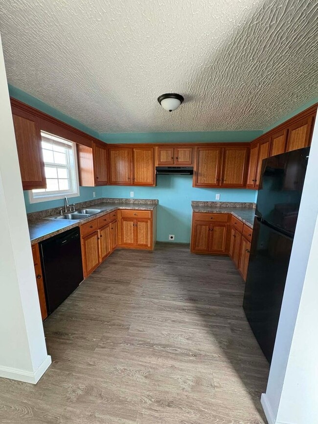 Photo - Country Living Home!