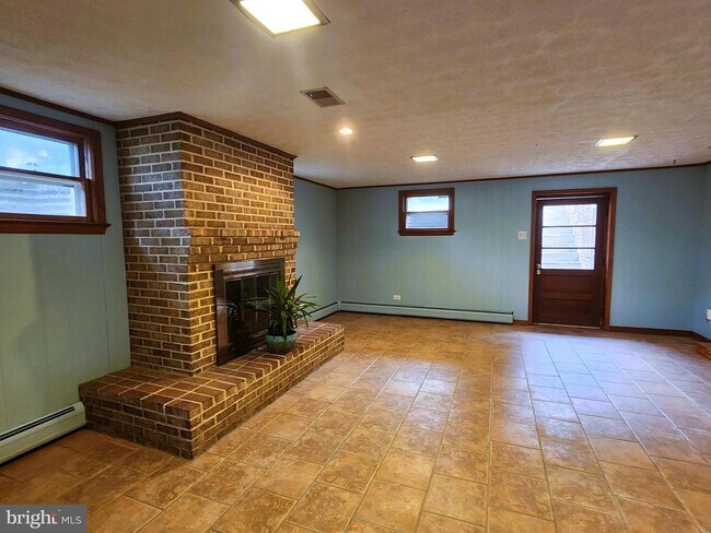 Photo - 47 Old Bonifant Rd