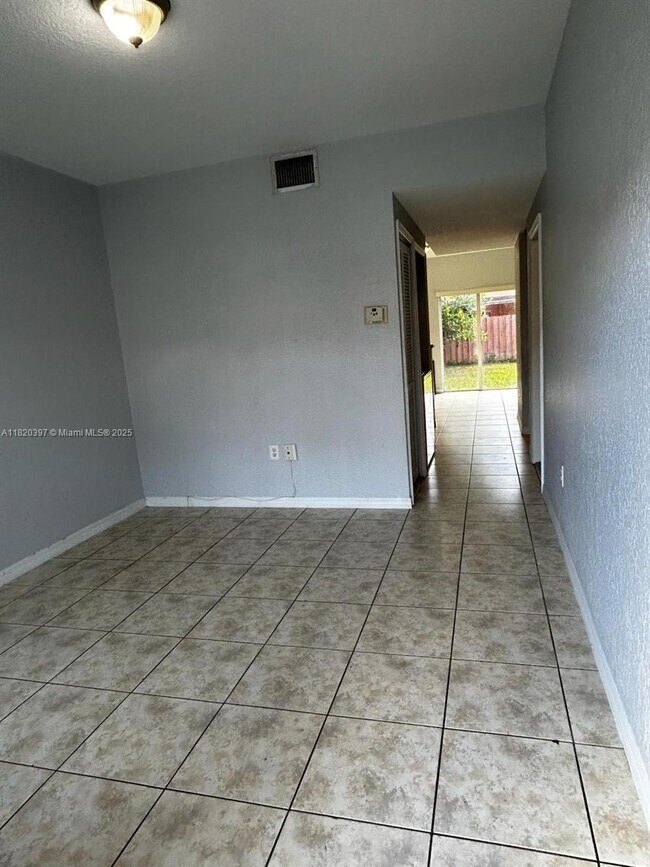 Photo - 865 SW 6th Ct