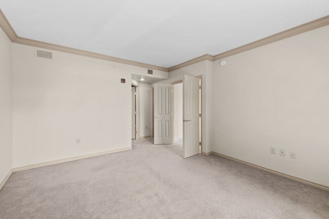 Photo - Come live in Penterra Plaza!