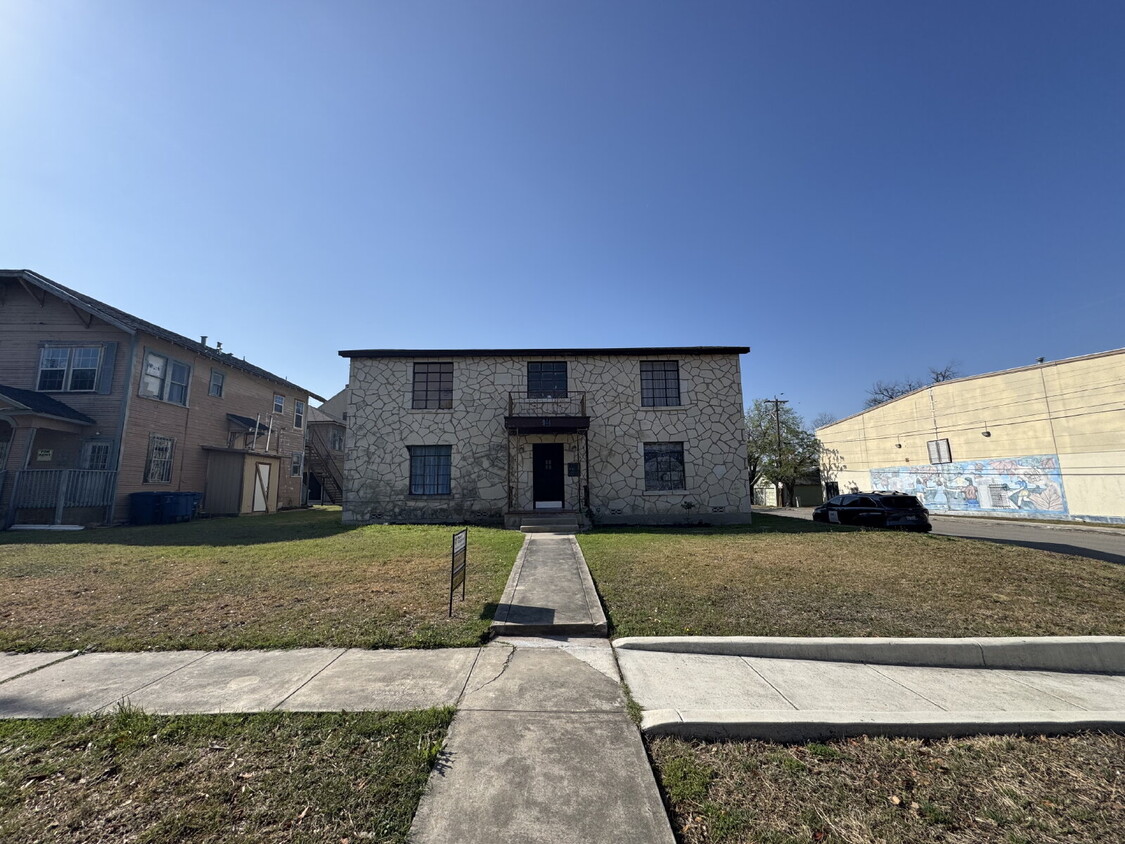 1 bedroom and 1 bathroom unit available at... - 1 bedroom and 1 bathroom unit available at...