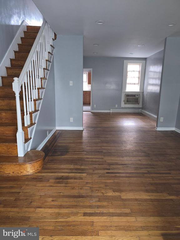 Photo - 5962 Elsinore St