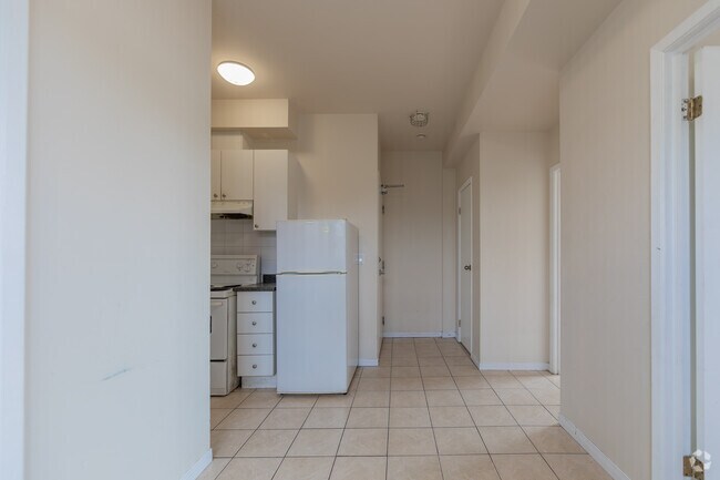 2BR, 1BA - 600SF - Living Room