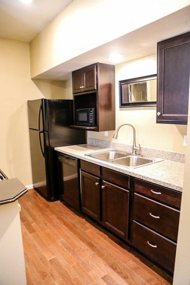 Photo - 512 S Main Ave