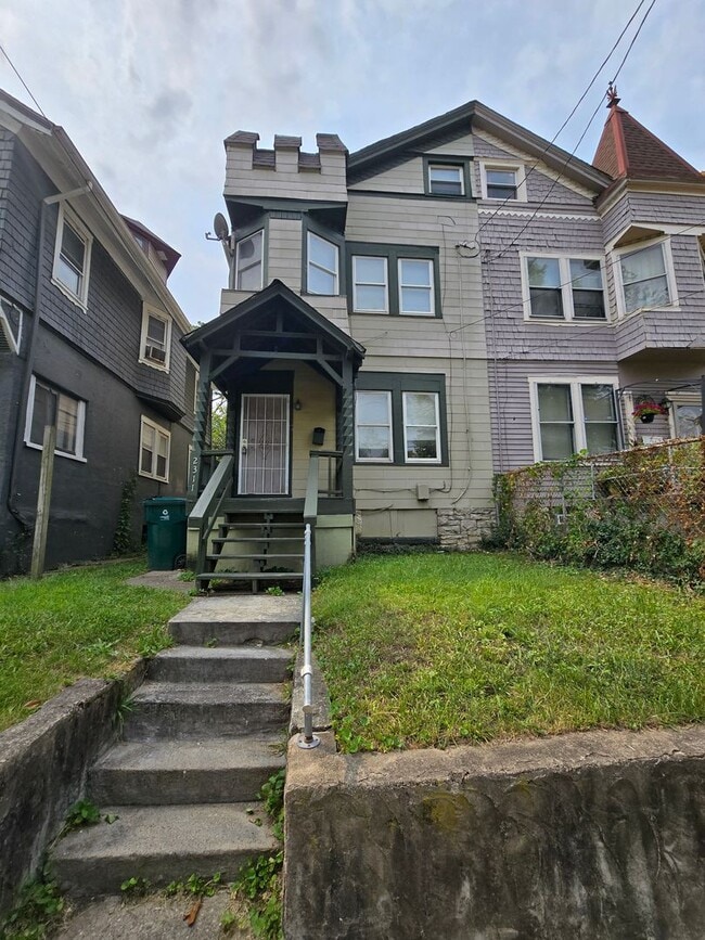 Building Photo - Convenient to Downtown and UC! Rental