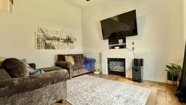 Photo - 485 N Megan St