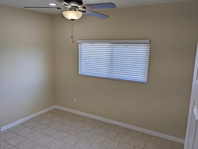 Photo - 4209-4223 Winona Ave