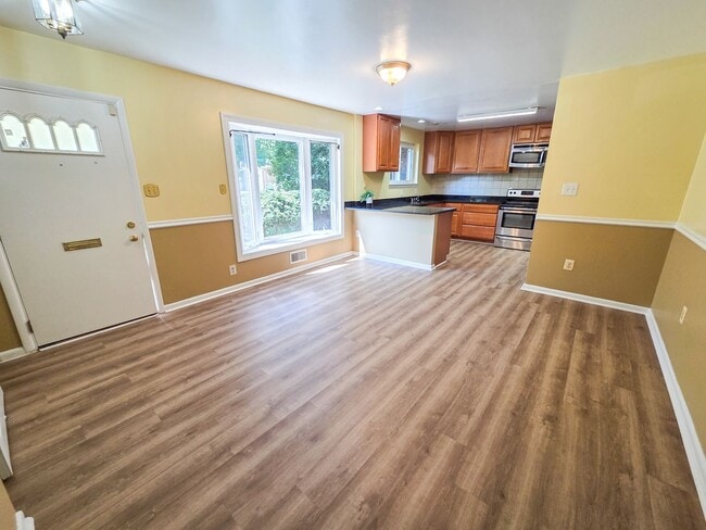 Photo - 305 Hillsboro Dr