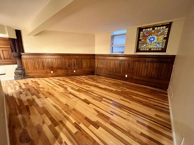 Building Photo - Unique 1 Bedroom available now