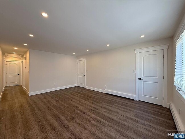 Photo - 682 Valley Brook Ave