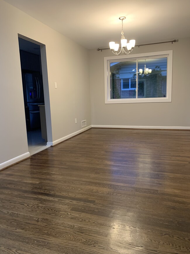 Building Photo - 10031 Renfrew Rd