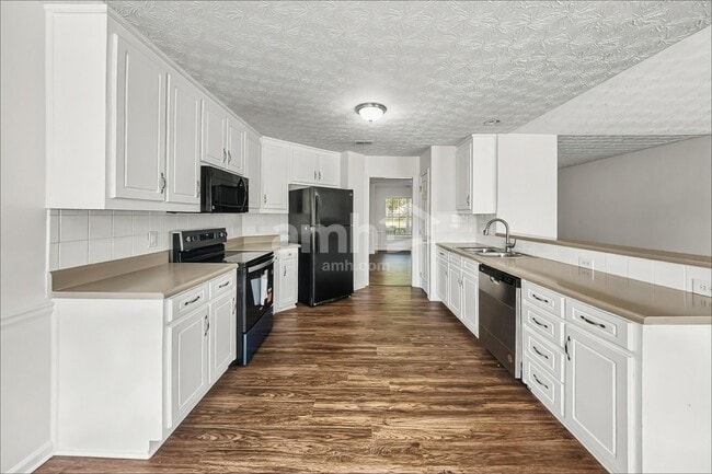 Photo - 282 Rockingham Dr