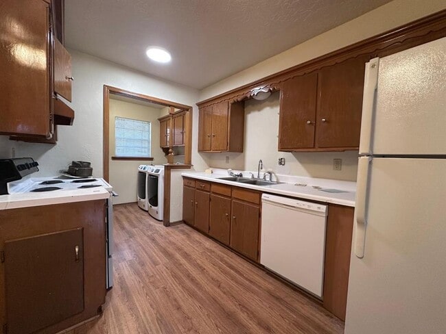 2037 Delaware Ln Unit 2037