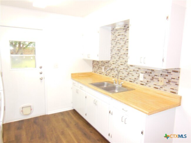 Photo - 1022 Clover Cir
