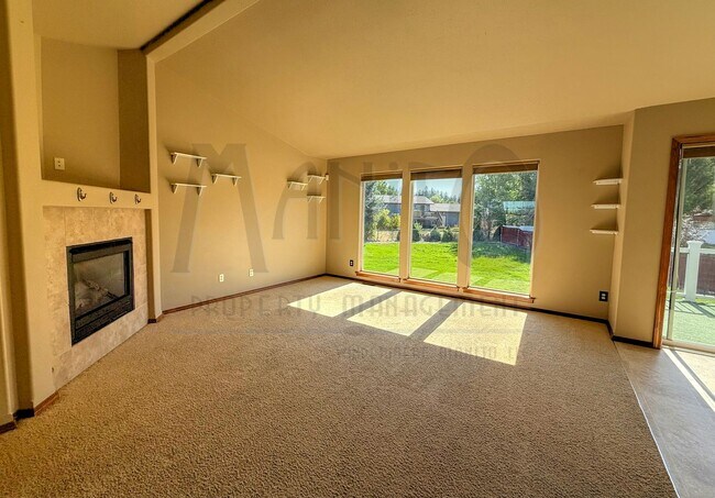 Photo - **MOVE IN SPECIAL** Sprawling Mead Home