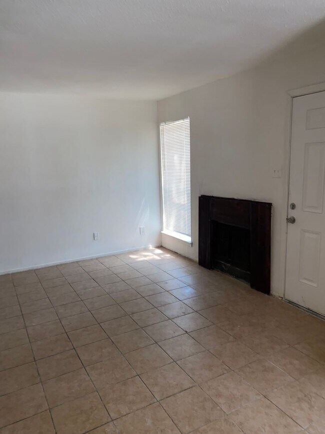 Photo - 1 bed 1.5 bath Apply now! $200 Move in Spe... Unit 108