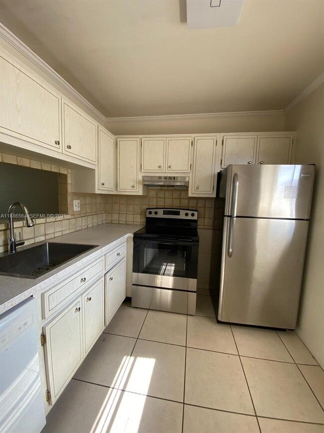 Photo - 5181 W Oakland Park Blvd Unidad 103