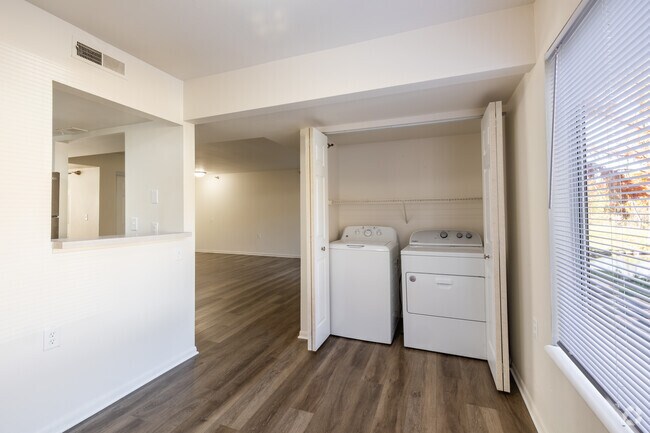 2BR, 1BA - 877SF - Dining Room