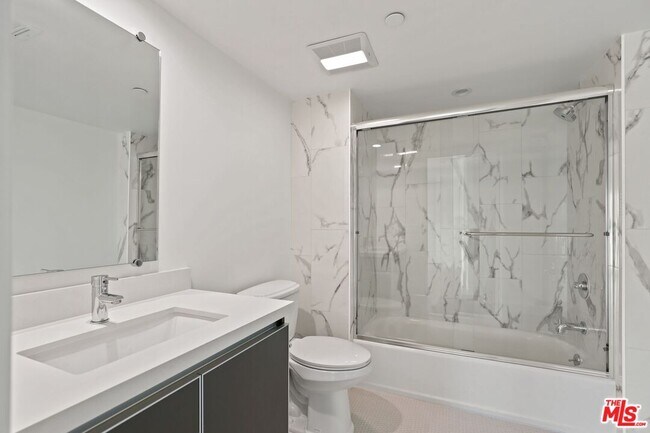 Photo - 1539 Purdue Ave Unit 401