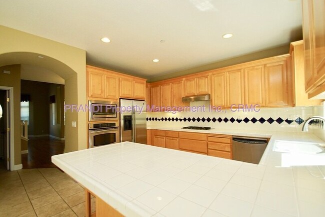 19 Waterbury Ln