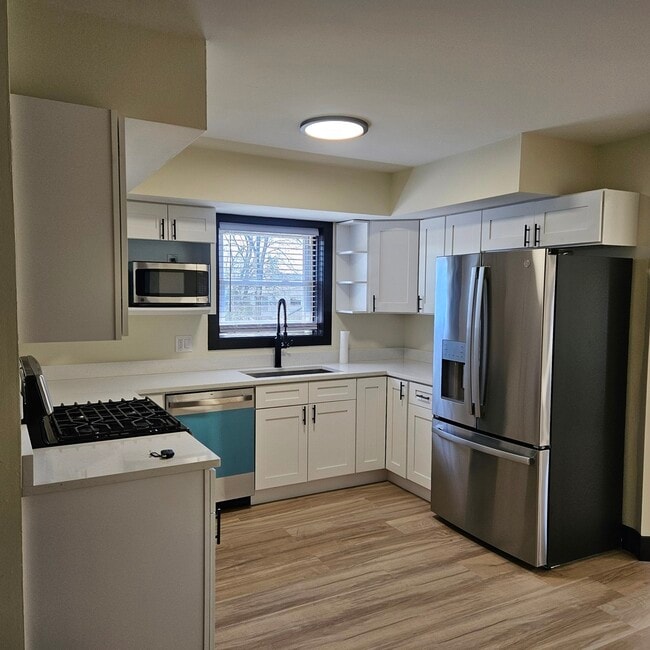 Photo - 1115 E Algonquin Rd