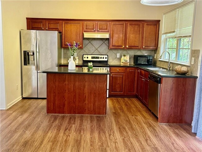 Photo - 613 Friars Head Ct NE