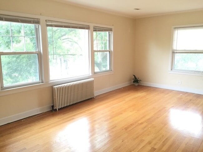 Building Photo - 839 Mulford-2 Unit 2