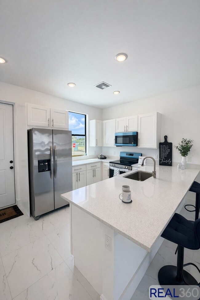 Building Photo - 2416-2418 Xelda Ave N Unit 2416