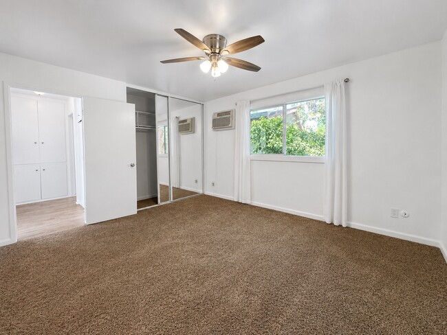 Photo - 11915 Burbank Blvd