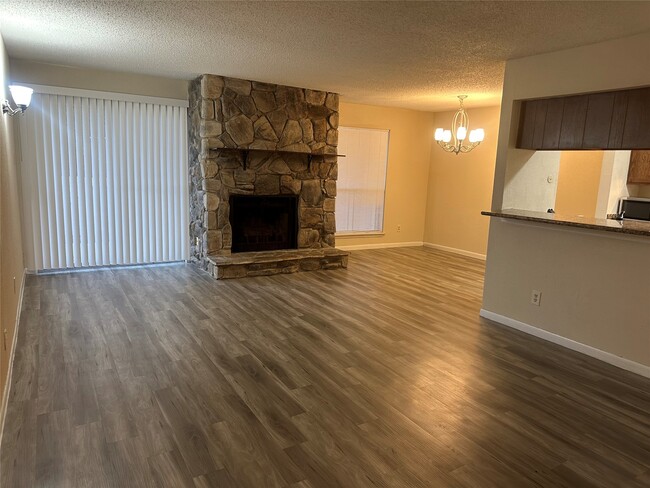Building Photo - 17401 Red Oak Dr Unit 61 Rental