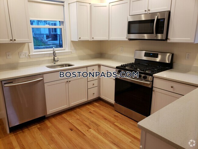 Building Photo - 96 Waumbeck St Unit 1 Rental