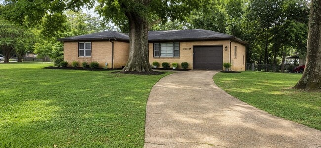 Building Photo - Three Bedroom, Two Bath