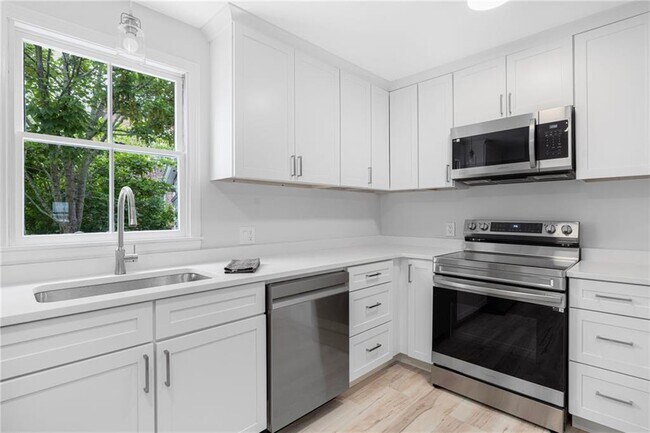 Photo - 458 Thames St Unit B