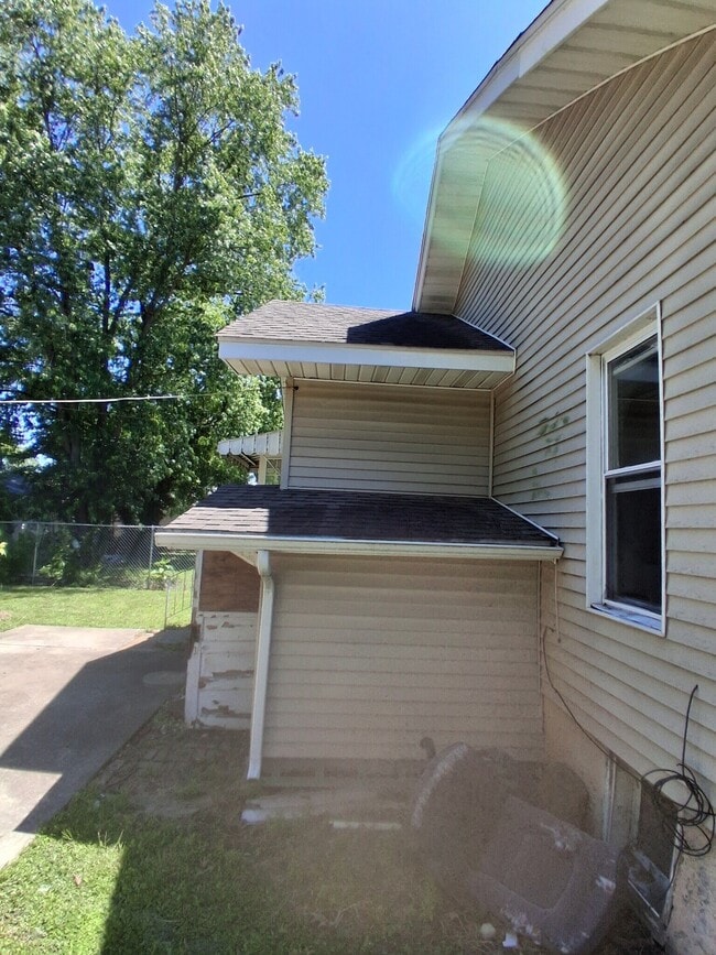 Photo - 205 E St Louis St