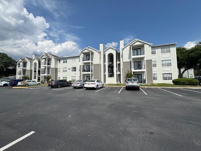 Building Photo - 2550 N Alafaya Trail Unit 3201