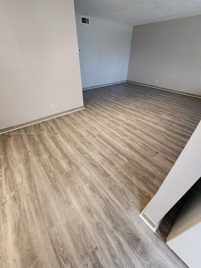 Photo - 250 Layne Blvd Unidad 216 Rental